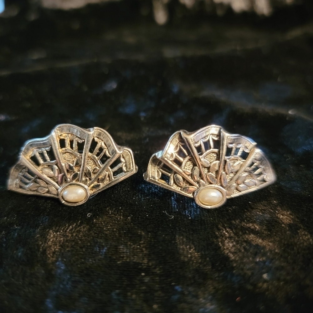 Vintage Silvertone Fan Earrings with Faux Pearl - Pierced - Picture 1 of 4